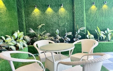 Hilltop Suite private garden seating area