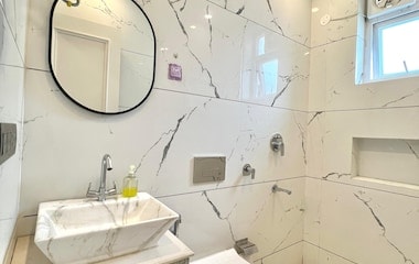 Super Deluxe Room bathroom